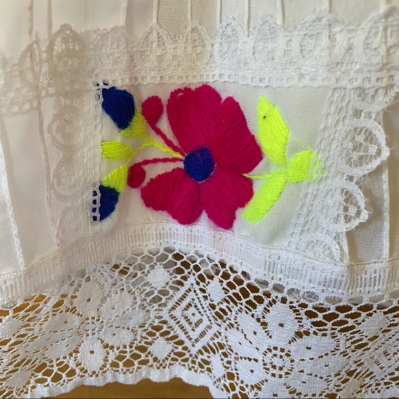 Vintage handmade white off shoulder lace trim embroidered hem dress - Picture 7 of 9